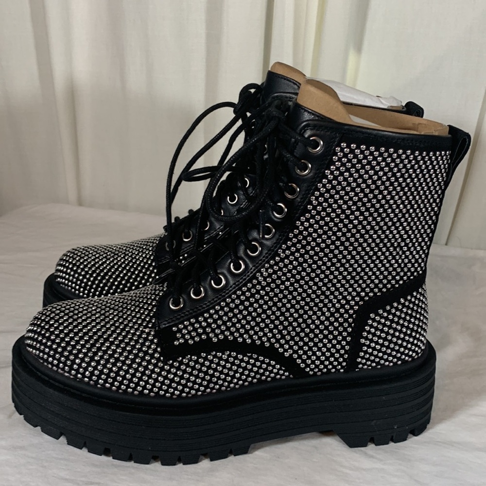 NIB Gianni Bini Non-Stop Studded Chunky Lug Sole Platform Booties, 8.5M